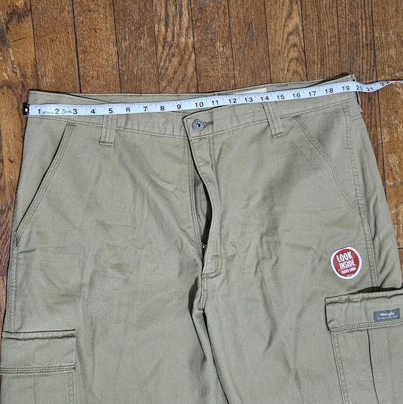 Wrangler Five Star Heritage Relaxed Fit cargo pants with fleece lining for men - Picture 11 of 16